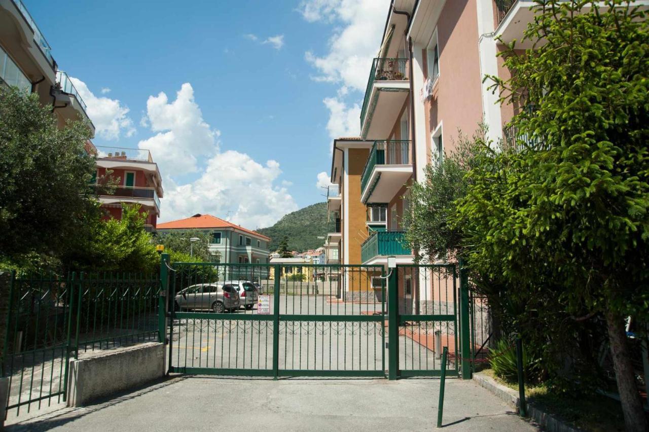Cipriani 5 Rivieraholiday Pietra Ligure Bagian luar foto