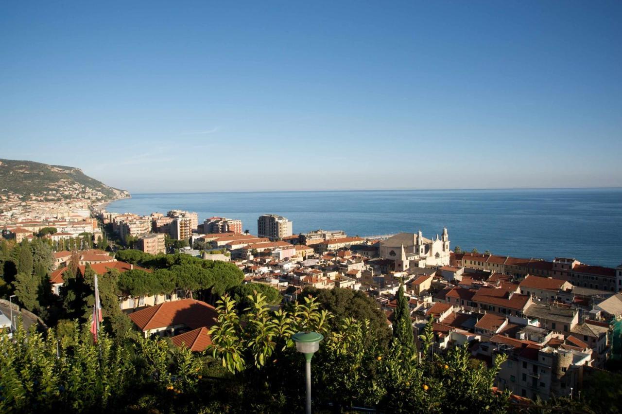 Cipriani 5 Rivieraholiday Pietra Ligure Bagian luar foto